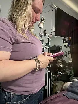 sweetkacibaby online show from April 21, 2026, 4:12 pm