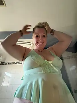 sweetkacibaby online show from April 25, 2026, 1:03 pm