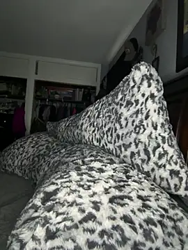 sweetkacibaby online show from April 27, 2026, 12:25 pm