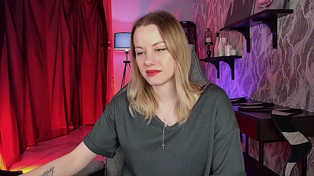 Snapshot of VireliaMoonfall chatting on April 23, 2026, 12:29 pm VireliaMoonfall online show from April 23, 2026, 12:29 pm