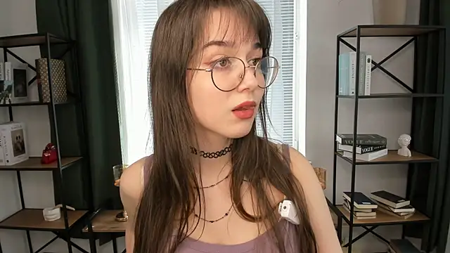 Snapshot of LaelIvie chatting on April 7, 2026, 8:04 am LaelIvie online show from April 7, 2026, 8:04 am