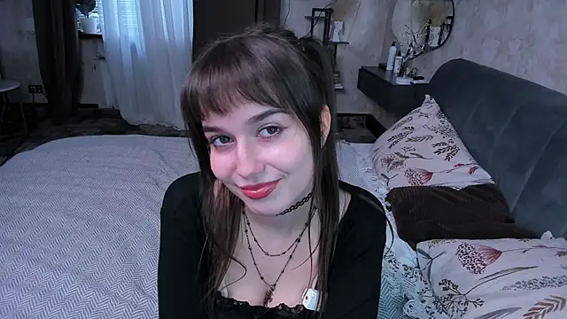 Snapshot of LaelIvie chatting on April 19, 2026, 8:24 am LaelIvie online show from April 19, 2026, 8:24 am