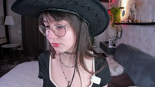 Snapshot of LaelIvie chatting on April 24, 2026, 8:17 am LaelIvie online show from April 24, 2026, 8:17 am