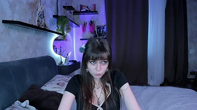 Snapshot of LaelIvie chatting on May 2, 2026, 8:19 am LaelIvie online show from May 2, 2026, 8:19 am