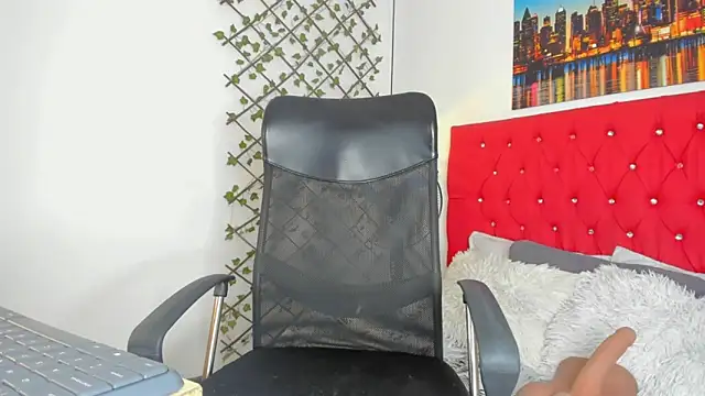 Snapshot of emily__dee chatting on April 21, 2026, 1:06 pm emily dee online show from April 21, 2026, 1:06 pm