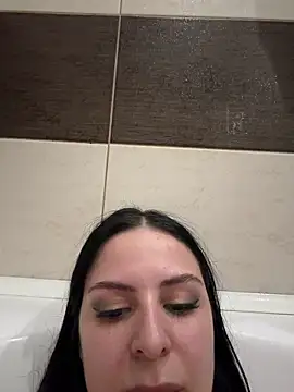 Snapshot of EvaSmeet chatting on April 15, 2026, 7:58 pm EvaSmeet online show from April 15, 2026, 7:58 pm