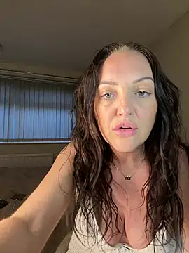 Snapshot of Ladyluxee chatting on May 6, 2026, 7:30 pm Ladyluxee online show from May 6, 2026, 7:30 pm