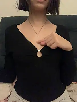 Snapshot of Branquinha_rose chatting on June 14, 2026, 1:47 am Branquinha rose online show from June 14, 2026, 1:47 am