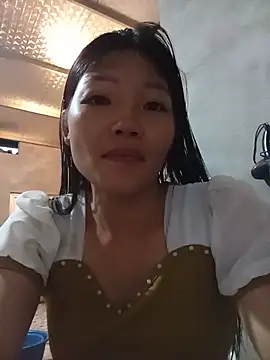 Snapshot of -Quyny- chatting on June 8, 2026, 10:48 am -Quyny- online show from June 8, 2026, 10:48 am