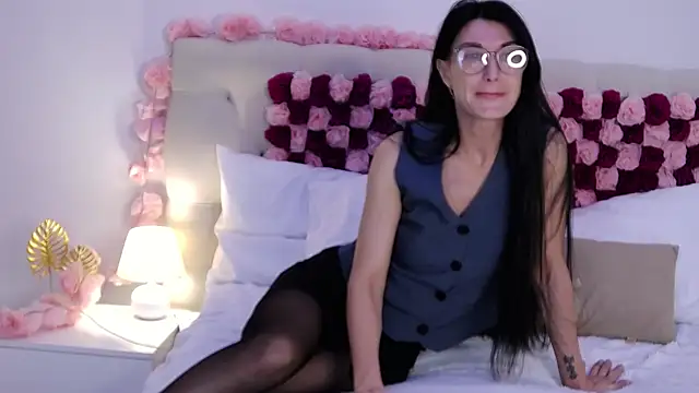 Snapshot of AriannaCruise chatting on April 25, 2026, 11:24 pm AriannaCruise online show from April 25, 2026, 11:24 pm
