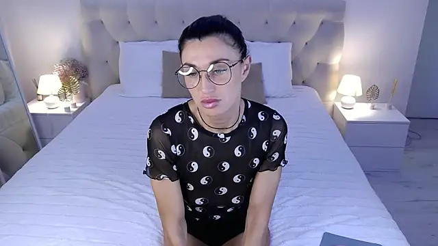 AriannaCruise online show from June 15, 2026, 6:54 pm
