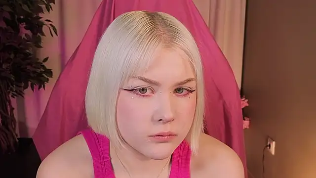 mollieluv online show from March 28, 2026, 9:36 pm