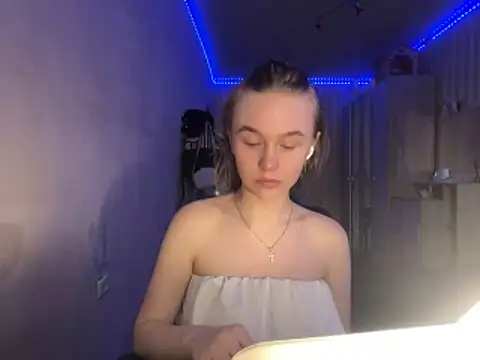 melissashineeee online show from April 22, 2026, 11:23 am