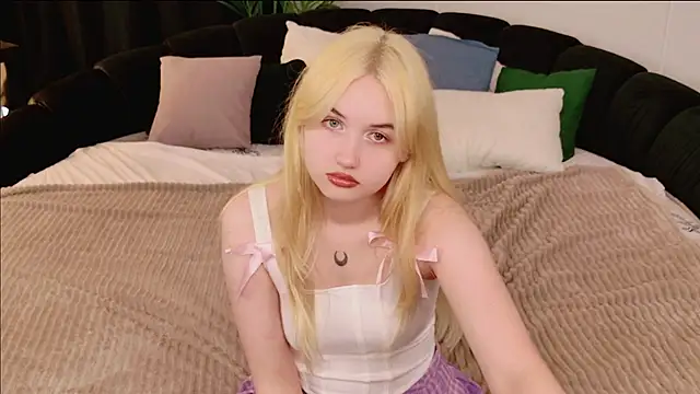 Snapshot of Lilly_Eyes chatting on May 26, 2026, 2:02 pm Lilly Eyes online show from May 26, 2026, 2:02 pm