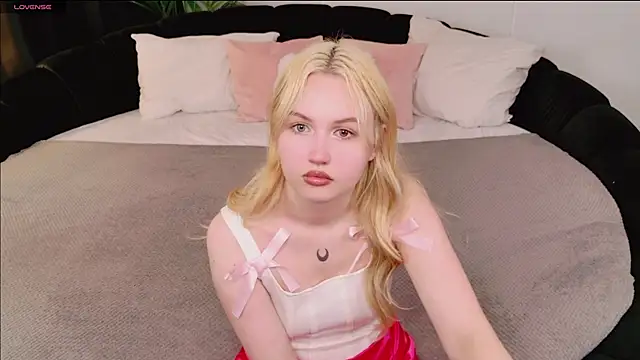 Snapshot of Lilly_Eyes chatting on May 30, 2026, 2:25 pm Lilly Eyes online show from May 30, 2026, 2:25 pm