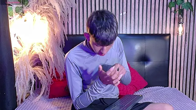 Snapshot of Tommy_Fox chatting on April 8, 2026, 12:49 pm Tommy Fox online show from April 8, 2026, 12:49 pm