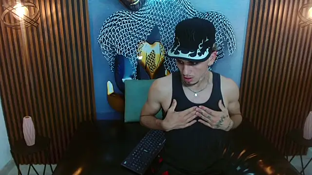 Snapshot of DanntheStiff chatting on May 5, 2026, 8:06 pm DanntheStiff online show from May 5, 2026, 8:06 pm