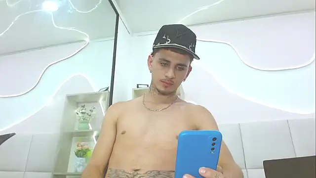 Snapshot of DanntheStiff chatting on June 1, 2026, 7:48 pm DanntheStiff online show from June 1, 2026, 7:48 pm
