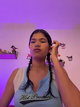 Snapshot of Emycarver09_ chatting on May 7, 2026, 12:32 pm Emycarver09 online show from May 7, 2026, 12:32 pm