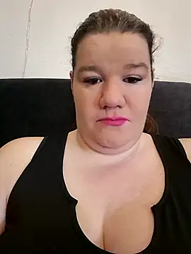 curvystachel42 online show from April 4, 2026, 11:18 am