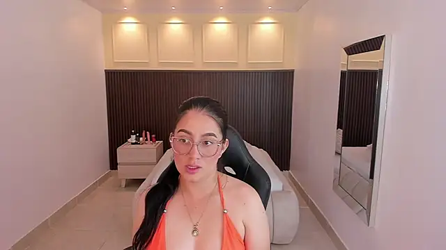 SAMANTHAFIORE2 online show from June 1, 2026, 11:34 am