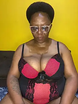 BoobsQueeen online show from July 18, 2026, 2:05 am