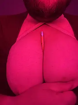 hugemanbreasts online show from July 8, 2026, 5:34 am