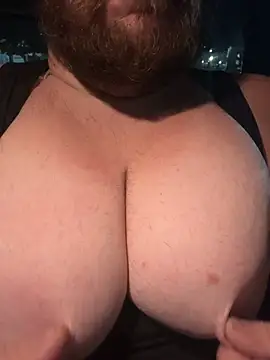 hugemanbreasts online show from July 24, 2026, 2:31 am