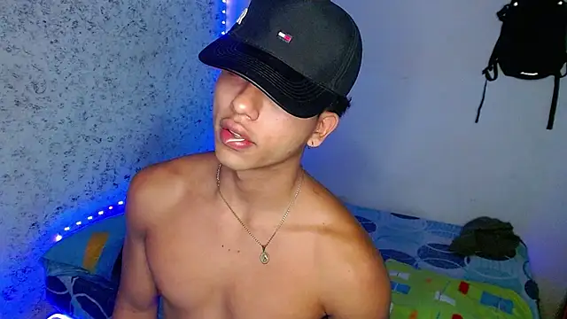 Snapshot of tonydesire_ chatting on June 4, 2026, 7:20 pm tonydesire online show from June 4, 2026, 7:20 pm