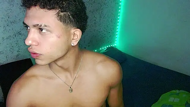 Snapshot of tonydesire_ chatting on July 2, 2026, 8:37 pm tonydesire online show from July 2, 2026, 8:37 pm