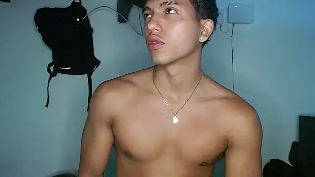 Snapshot of tonydesire_ chatting on July 13, 2026, 10:34 pm tonydesire online show from July 13, 2026, 10:34 pm
