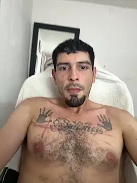 Snapshot of Lherzamxx chatting on April 9, 2026, 6:57 pm Lherzamxx online show from April 9, 2026, 6:57 pm