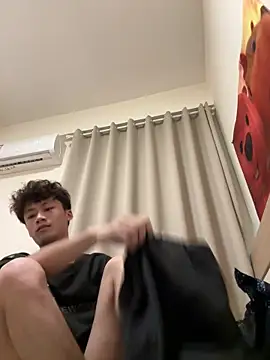 sexyboy-3525 online show from April 13, 2026, 4:07 am