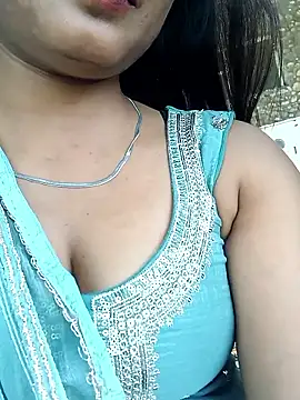 Snapshot of priyahot2001 chatting on April 20, 2026, 5:21 am priyahot2001 online show from April 20, 2026, 5:21 am