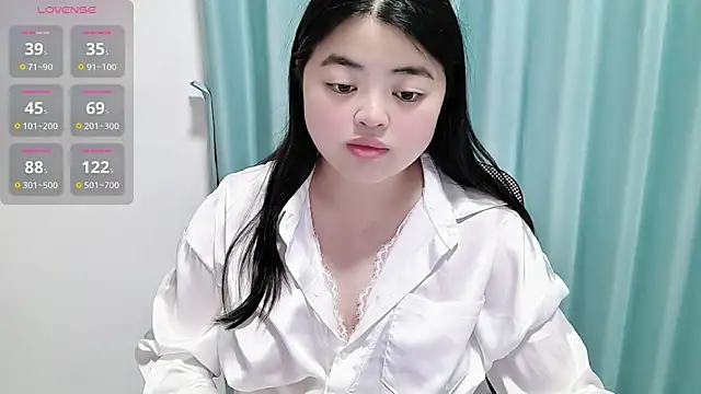 Snapshot of 77--bb chatting on April 23, 2026, 9:28 pm 77--bb online show from April 23, 2026, 9:28 pm