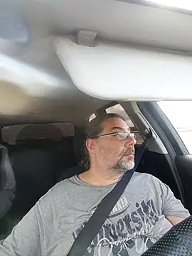 Snapshot of Ausreissender chatting on April 1, 2026, 8:59 am Ausreissender online show from April 1, 2026, 8:59 am