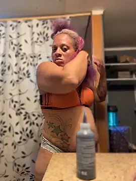SHY QUINN online show from June 4, 2026, 8:59 pm