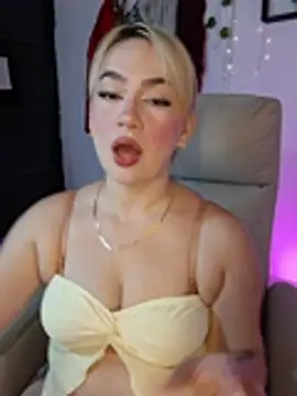 Snapshot of Carolina_2403 chatting on July 11, 2026, 10:55 pm Carolina 2403 online show from July 11, 2026, 10:55 pm