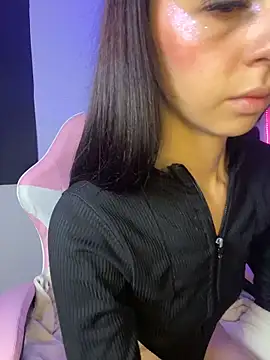 Snapshot of its_Lia_1 chatting on April 7, 2026, 12:05 pm its Lia 1 online show from April 7, 2026, 12:05 pm