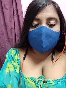 Snapshot of Tami-sonia chatting on May 4, 2026, 6:04 pm Tami-sonia online show from May 4, 2026, 6:04 pm