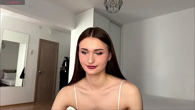 Snapshot of HallieHollo chatting on May 28, 2026, 11:07 am HallieHollo online show from May 28, 2026, 11:07 am