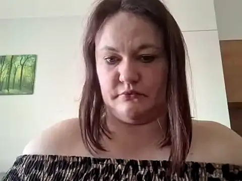 OpheliaMilf online show from April 22, 2026, 7:00 am