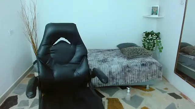 Valeriamora  online show from April 1, 2026, 1:41 pm