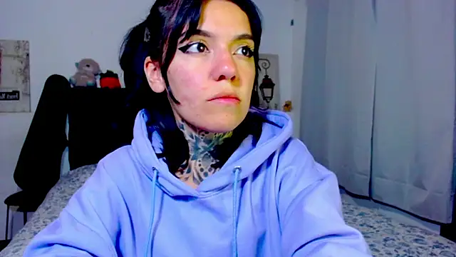 LannieGonzales online show from June 1, 2026, 2:02 am