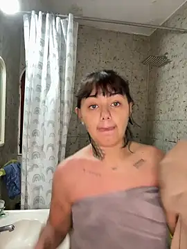 Abrildqquino online show from May 13, 2026, 10:49 pm