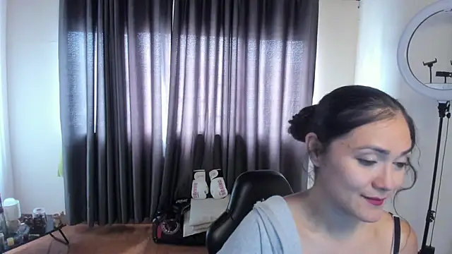 Snapshot of FreyaRouge chatting on July 11, 2026, 6:43 pm FreyaRouge online show from July 11, 2026, 6:43 pm