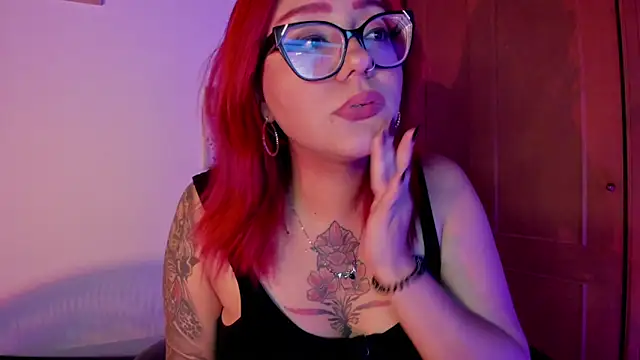 Snapshot of Violett_Sykes chatting on April 6, 2026, 5:30 am Violett Sykes online show from April 6, 2026, 5:30 am