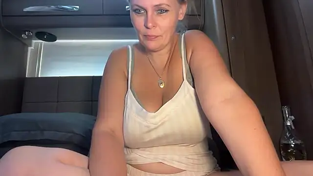 BustySwingingSlut online show from June 27, 2026, 8:14 pm