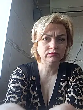 SylvieGold453 online show from April 14, 2026, 12:33 pm