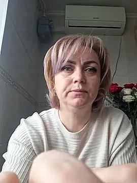 SylvieGold453 online show from April 16, 2026, 1:45 pm